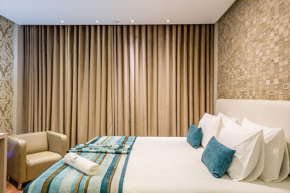 Vox Hotel Сао Жоао де Мерити Екстериор снимка