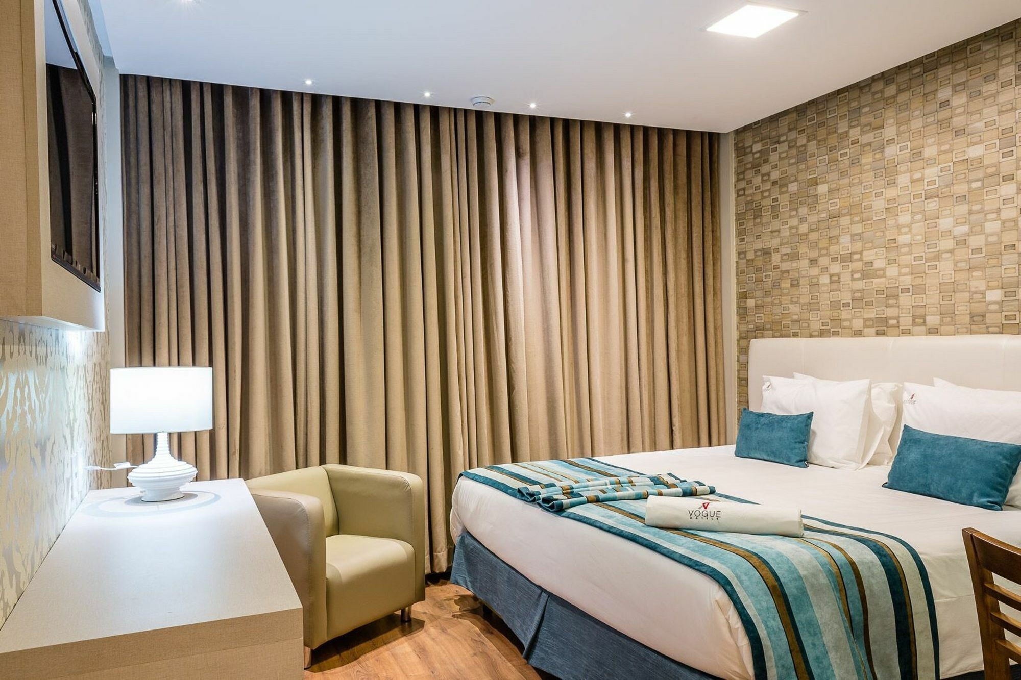 Vox Hotel Сао Жоао де Мерити Екстериор снимка