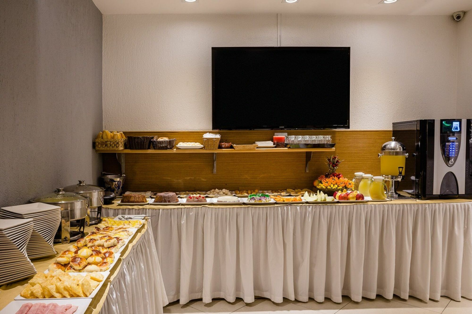 Vox Hotel Сао Жоао де Мерити Екстериор снимка