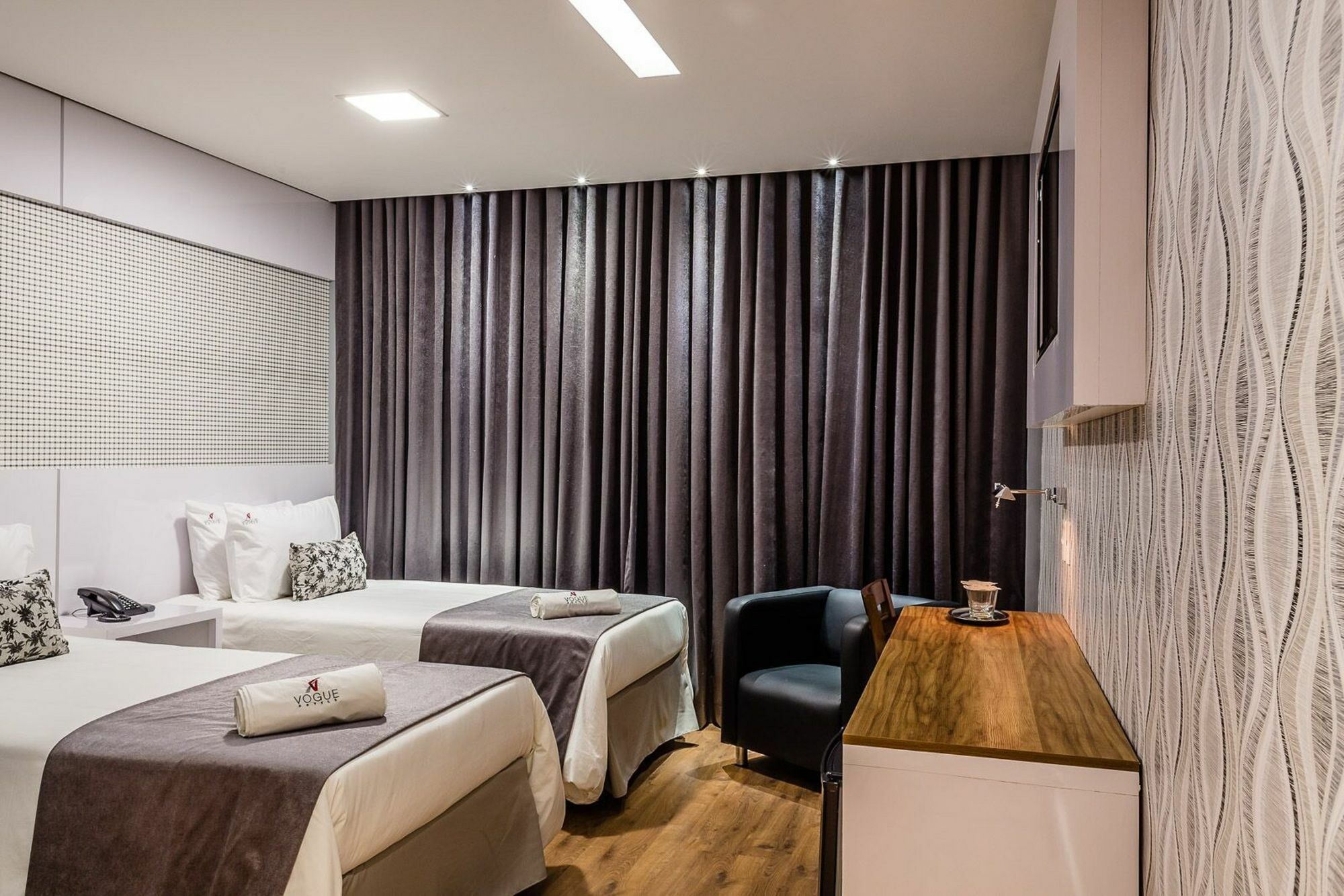 Vox Hotel Сао Жоао де Мерити Екстериор снимка