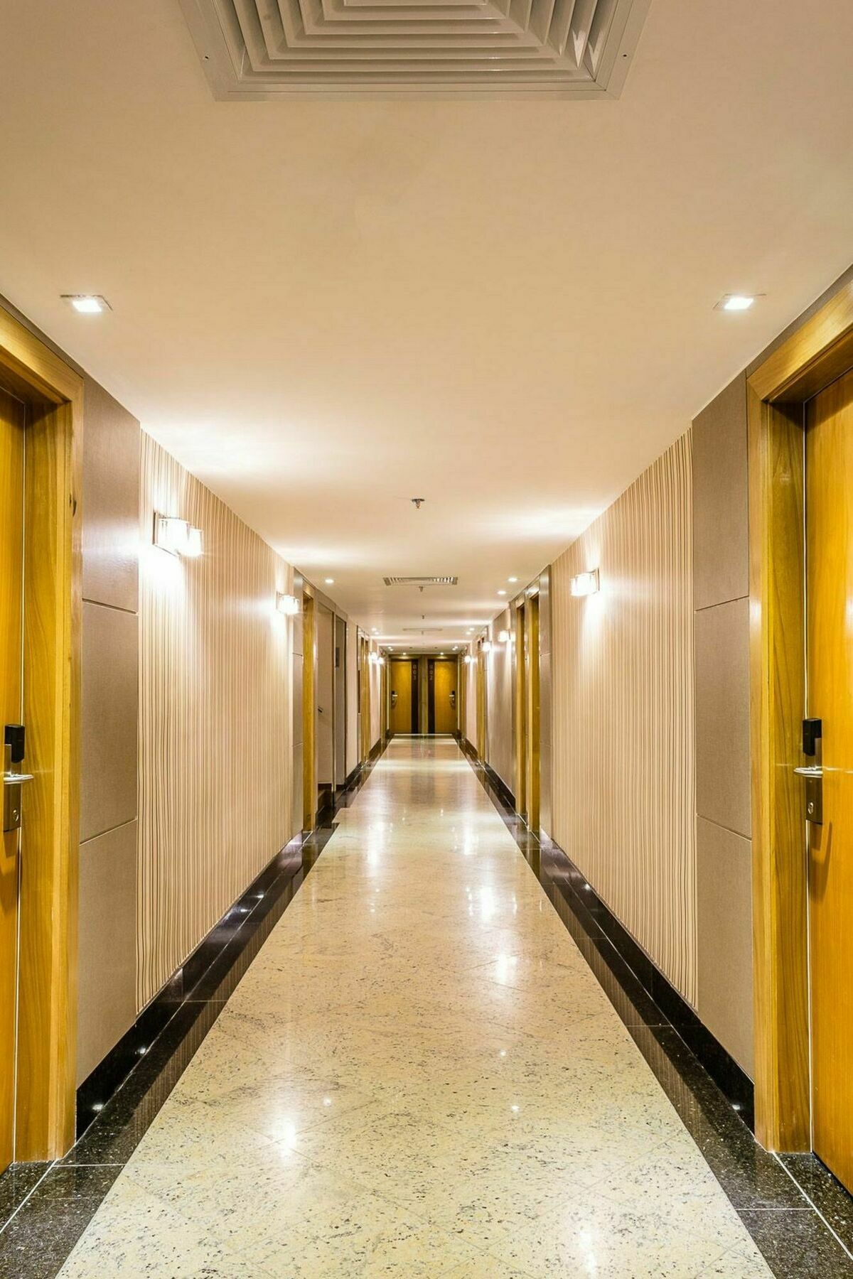 Vox Hotel Сао Жоао де Мерити Екстериор снимка
