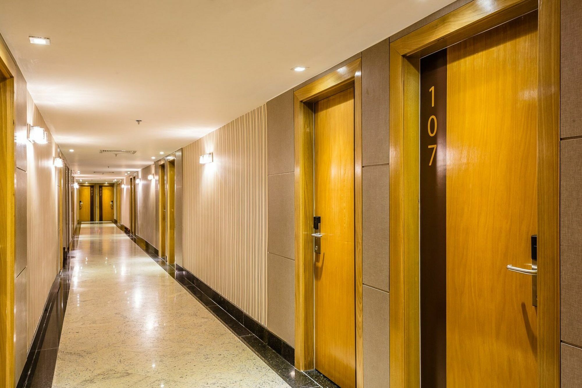 Vox Hotel Сао Жоао де Мерити Екстериор снимка