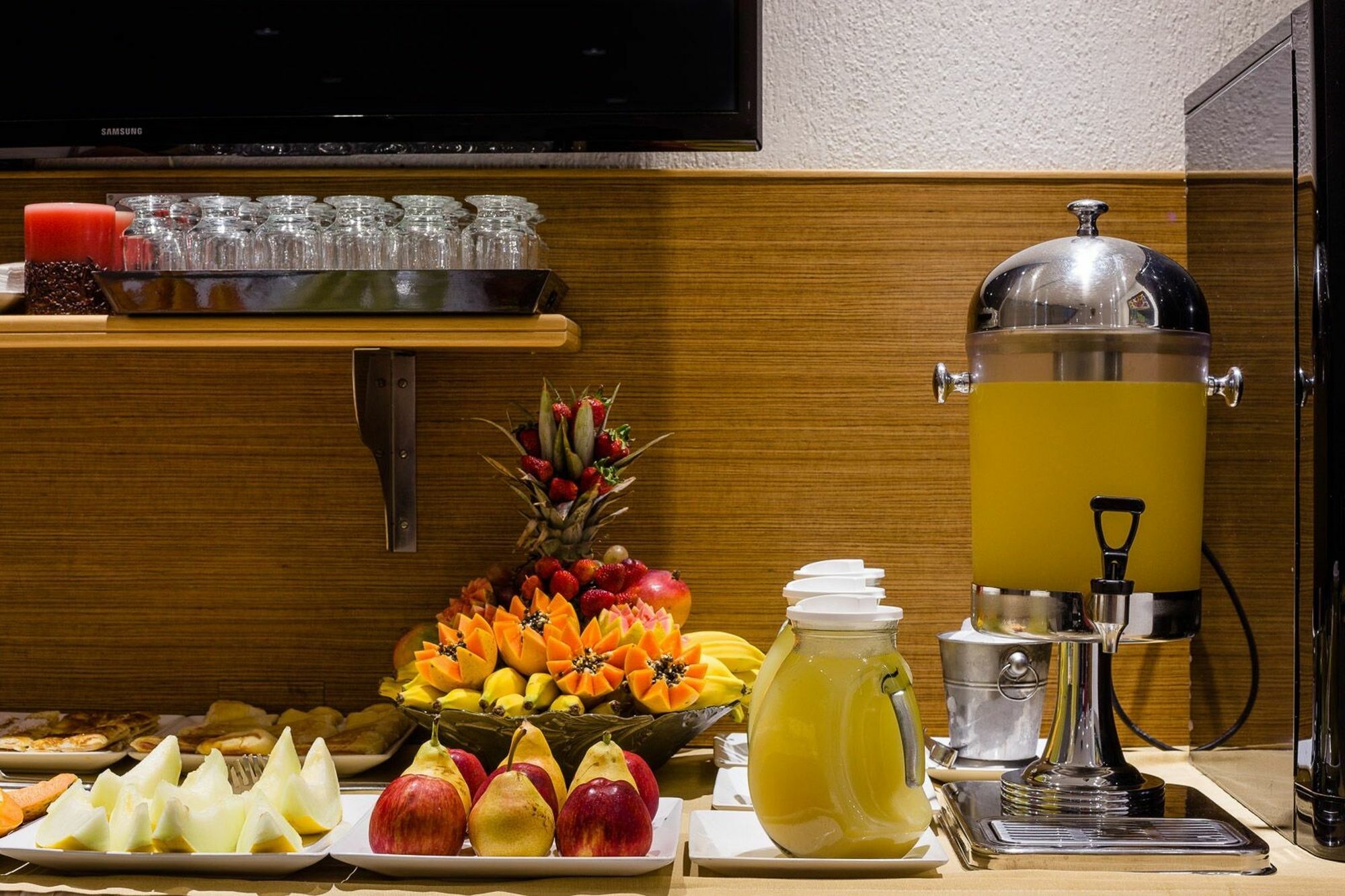 Vox Hotel Сао Жоао де Мерити Екстериор снимка
