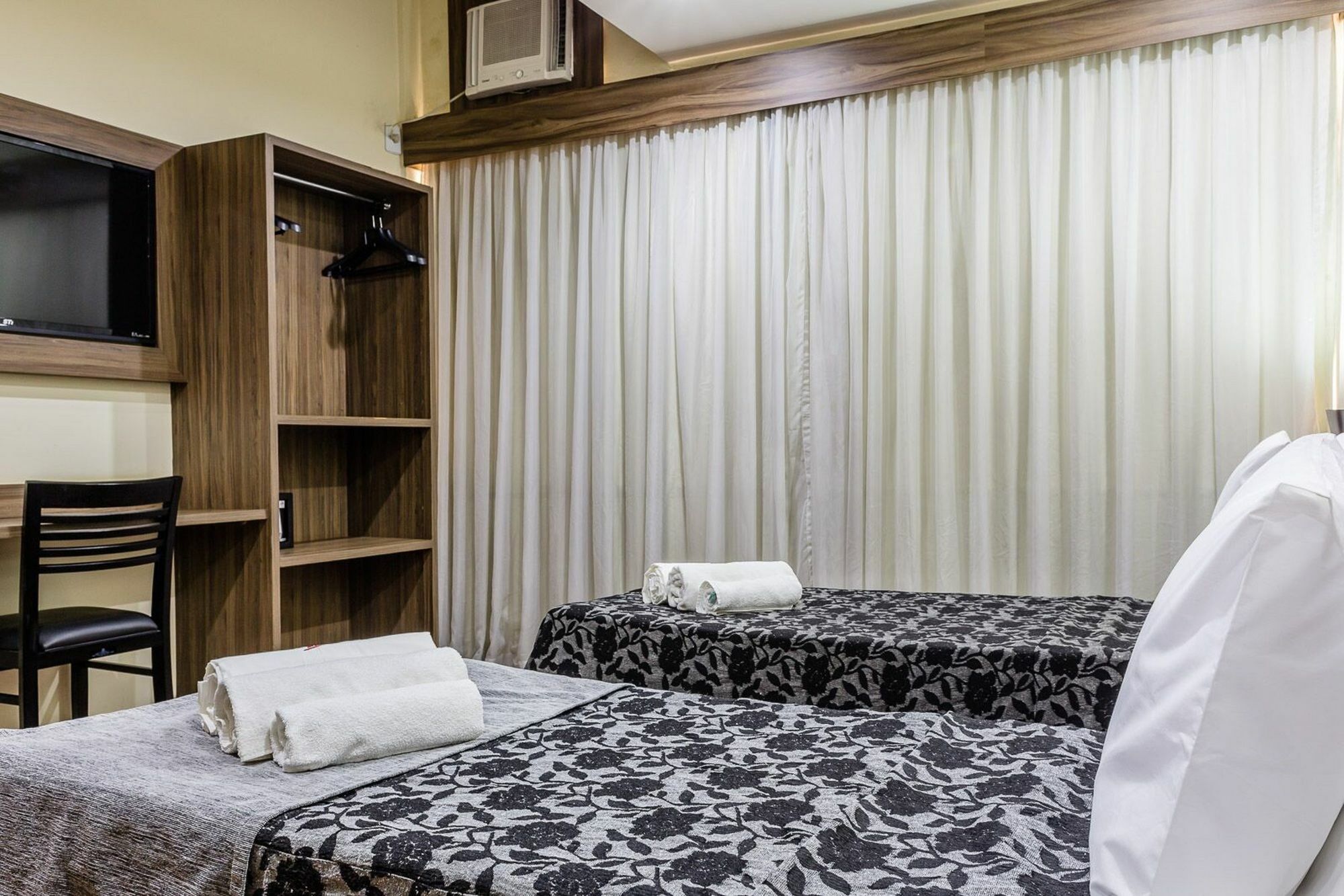 Vox Hotel Сао Жоао де Мерити Екстериор снимка