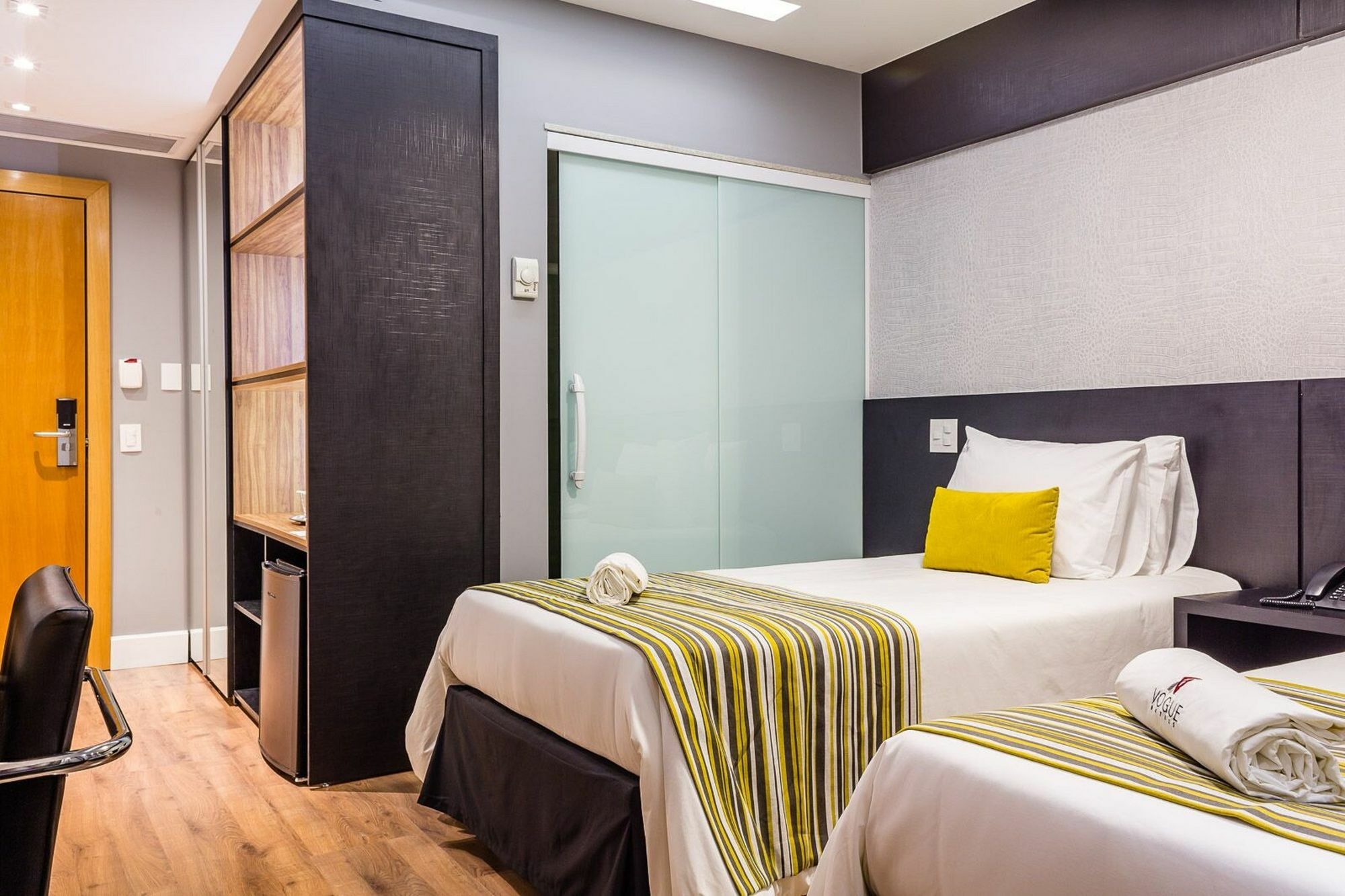 Vox Hotel Сао Жоао де Мерити Екстериор снимка